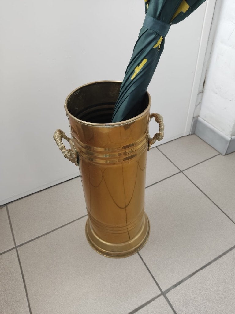 Koperen Paraplubak, Ophalen