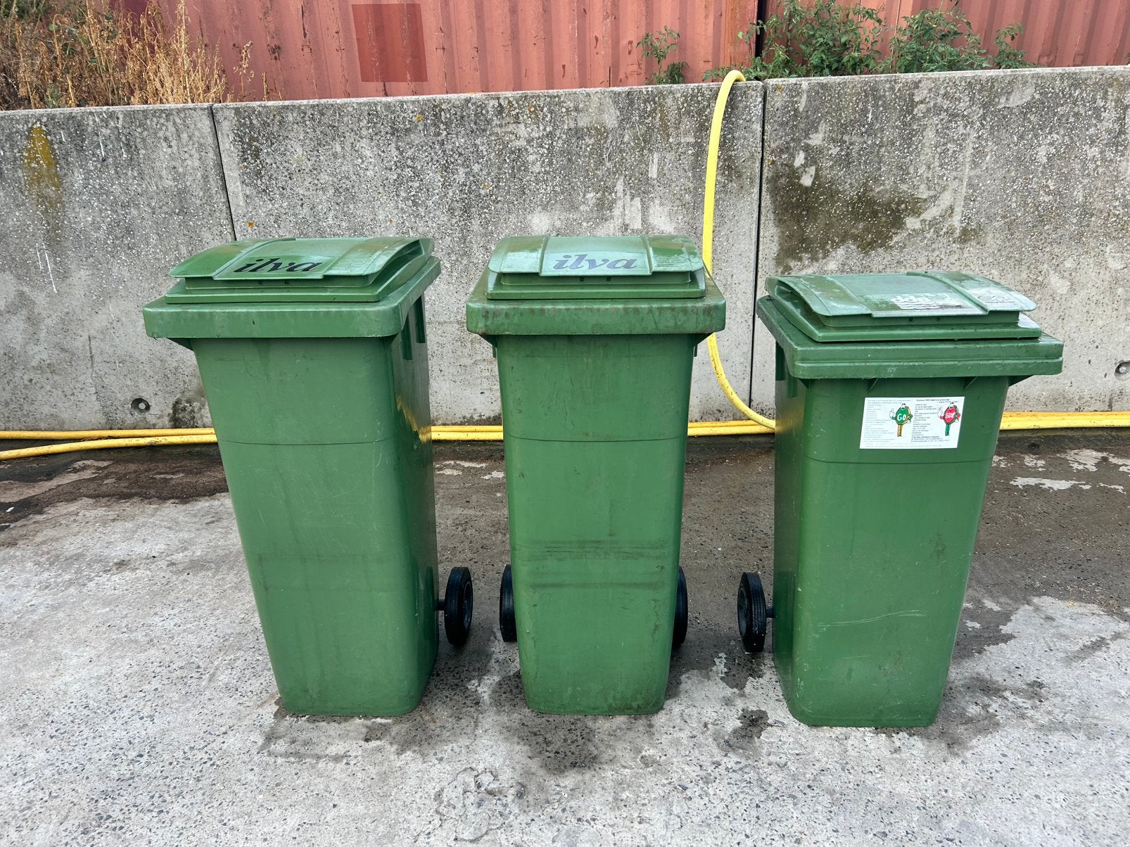 Conteneurs à ordures à vendre, 40 litres ou plus, Enlèvement, Utilisé, Synthétique