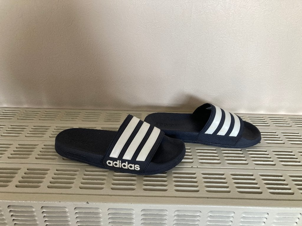 Slippers Adidas, maat 5, komt overeen met 36, Adidas, Overige typen, Ophalen of Verzenden, Zo goed als nieuw
