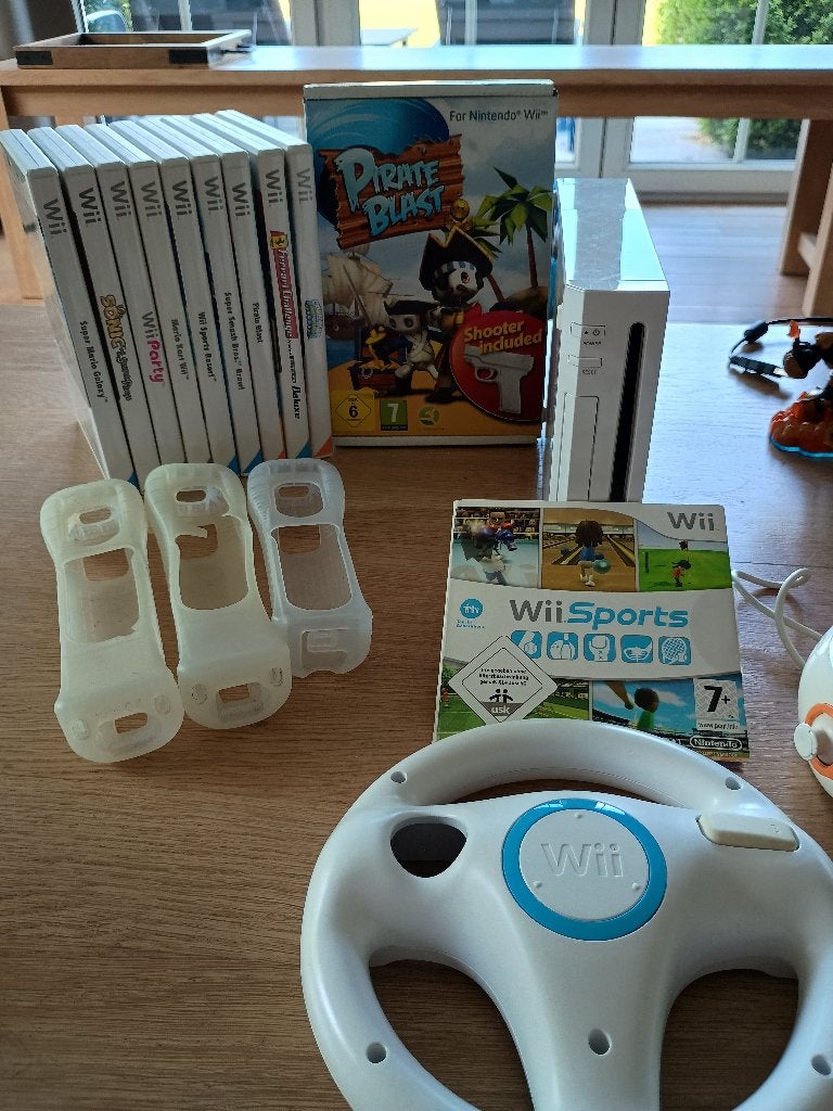 Wii console + accessoires + spelletjes, Ophalen, Gebruikt, Met 2 controllers, Met stuurtje