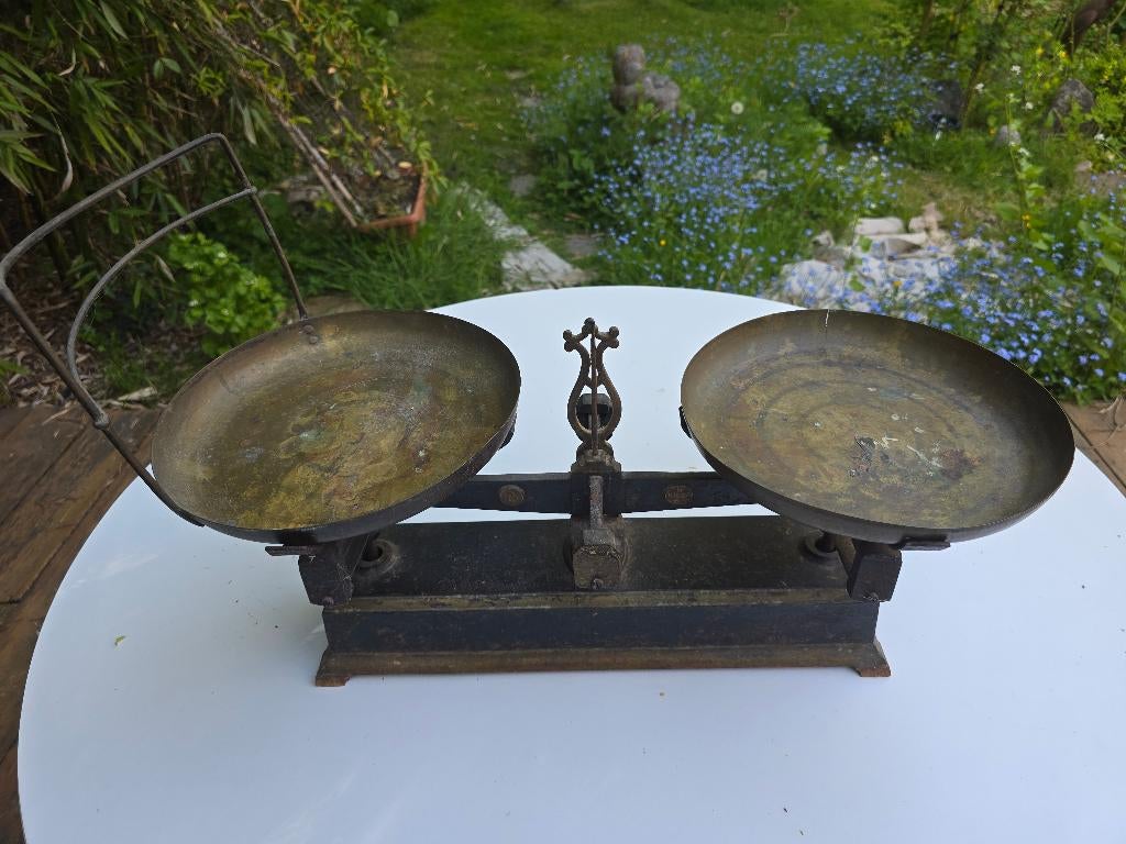 Ancienne balance de Roberval, Enlèvement