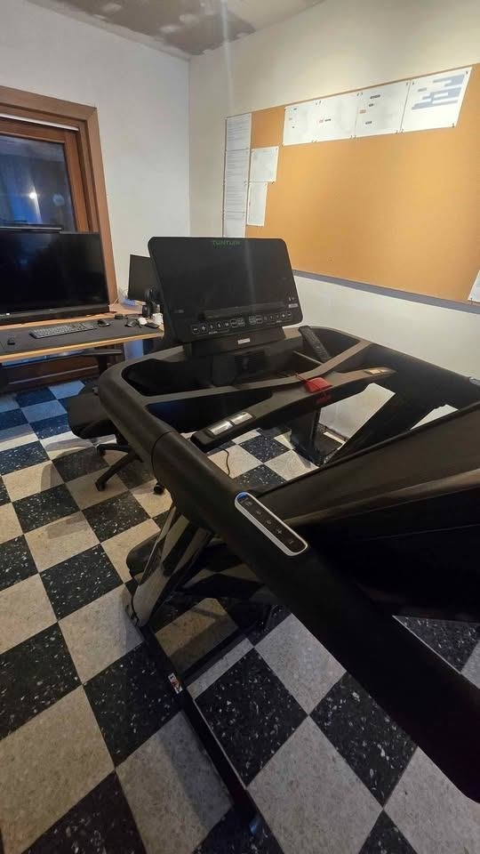 Tunturi T90 Nieuwprijs €3029 | Bieden vanaf €1600, Sports & Fitness, Enlèvement, Comme neuf, Tapis roulant