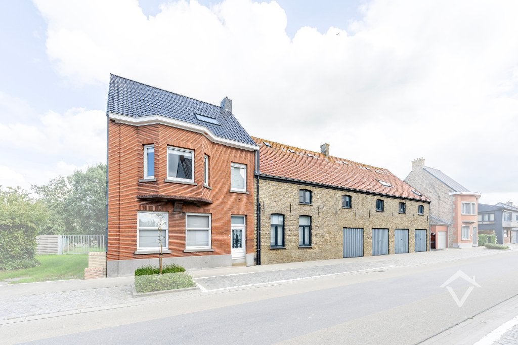 Ruime woning met bijgebouwen in Gistel op perceel van 1801m², Immo, 404 kWh/m²/an, Province de Flandre-Occidentale, 5 pièces, Maison individuelle