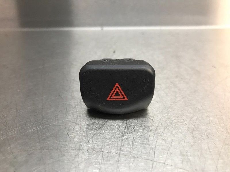 COMMUTATEUR DE FEUX DE DETRESSE Nissan Note (E11), Autos : Pièces & Accessoires, Utilisé, Nissan