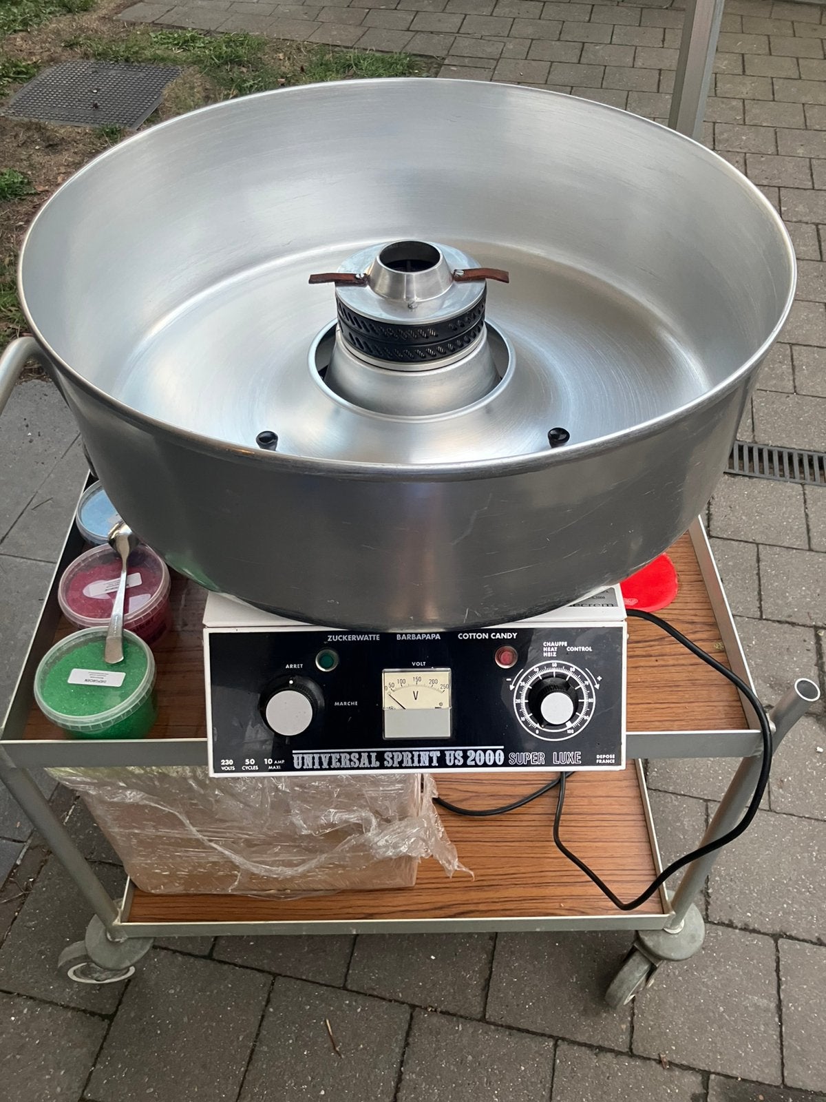 Professioneel suikerspinmachine te huur, Ophalen, Zo goed als nieuw