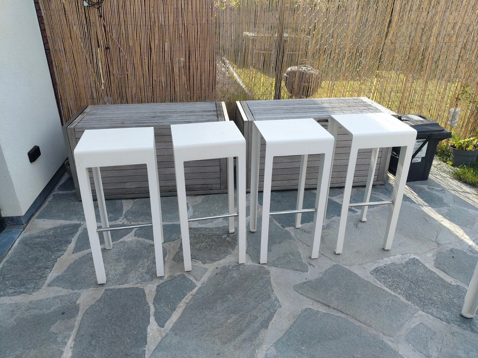 4 x barkruk merk tribu wit, Enlèvement