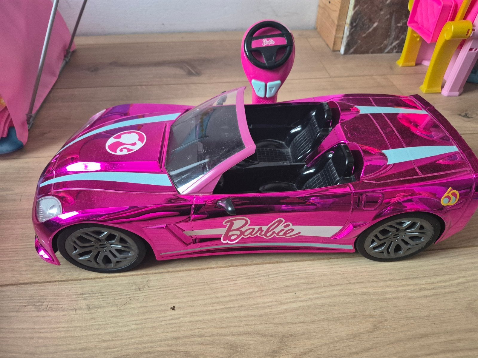 Voiture téléguidée barbie, Enlèvement