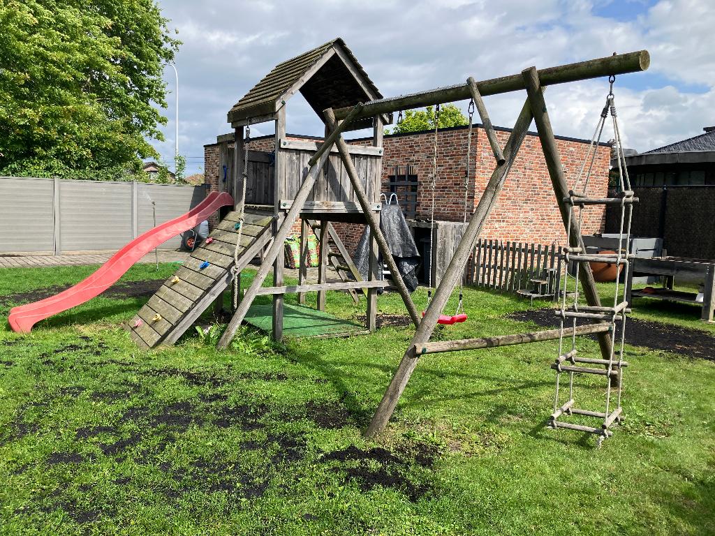 Houten speelhuis met glijbaan, schommel en ladder, Kinderen en Baby's, Speelgoed | Buiten | Speeltoestellen, Ophalen, Gebruikt