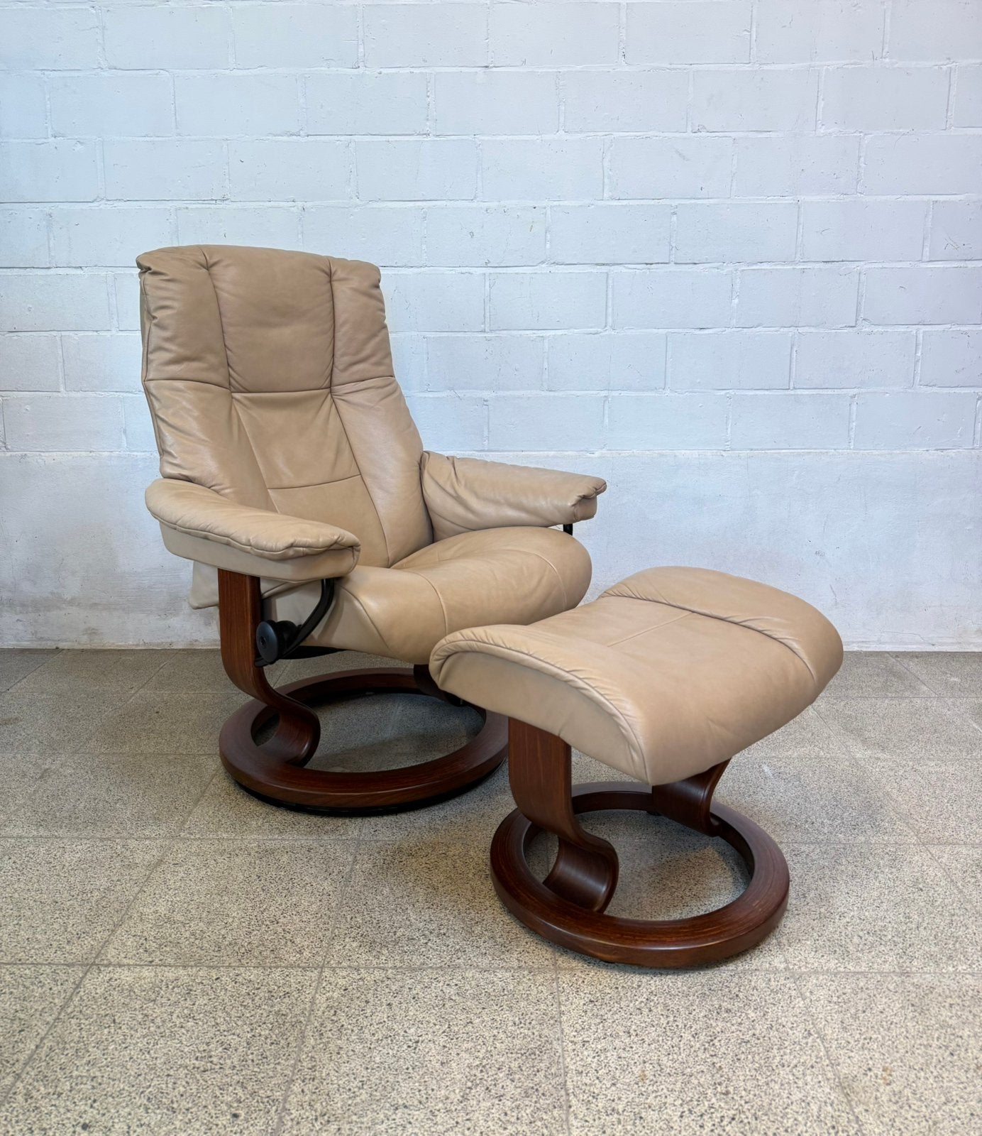 Fauteuil Stressless Design | Bel ensemble avec repose-pieds, Maison & Meubles, Fauteuils, 75 à 100 cm, Comme neuf, Enlèvement