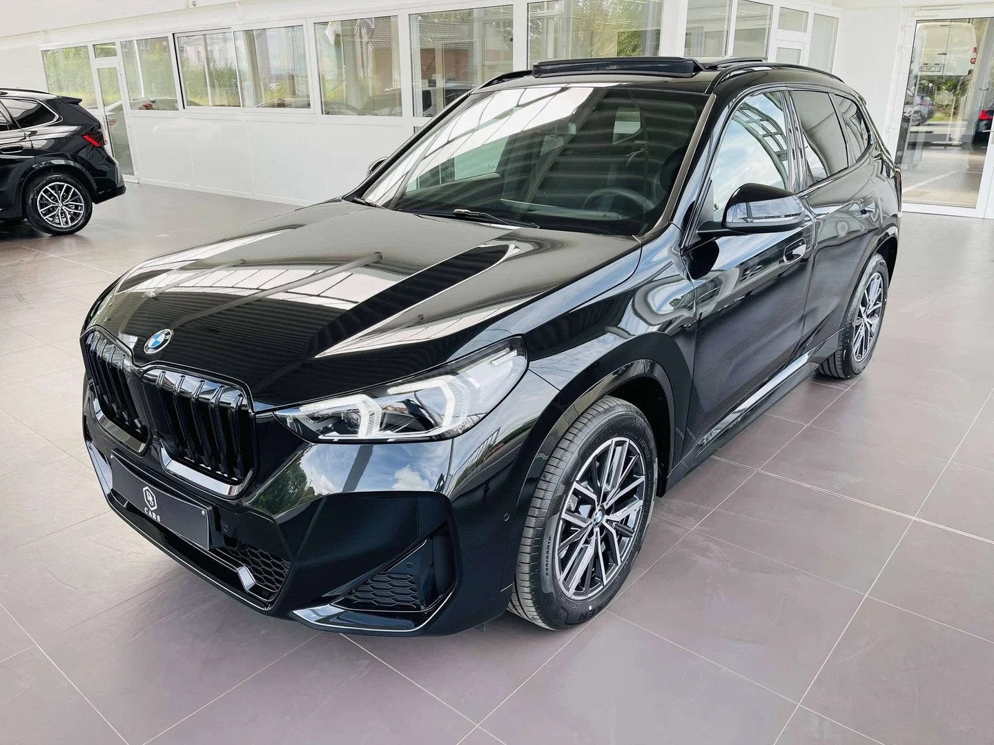 BMW X1 1.5iA sDrive18 * GARANTIE + TOIT PANO + PACK M + LED, Autos, Achat, Entreprise, 5 portes, 5 places