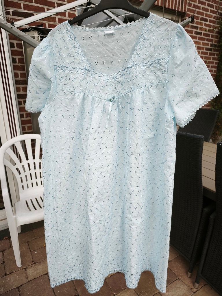 Nachtkleed Damart Maat XXL licht blauw met kant, Vêtements | Femmes, Damart, Enlèvement, Comme neuf, Taille 46/48 (XL) ou plus grande