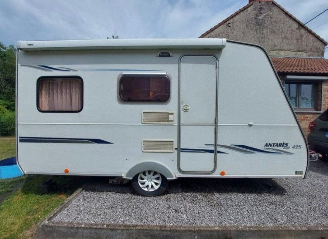 Caravane caravelair antares luxe 425, Caravanes & Camping, Caravanes, Jusqu'à 4, 4 à 5 mètres, Particulier, 500 - 750 kg