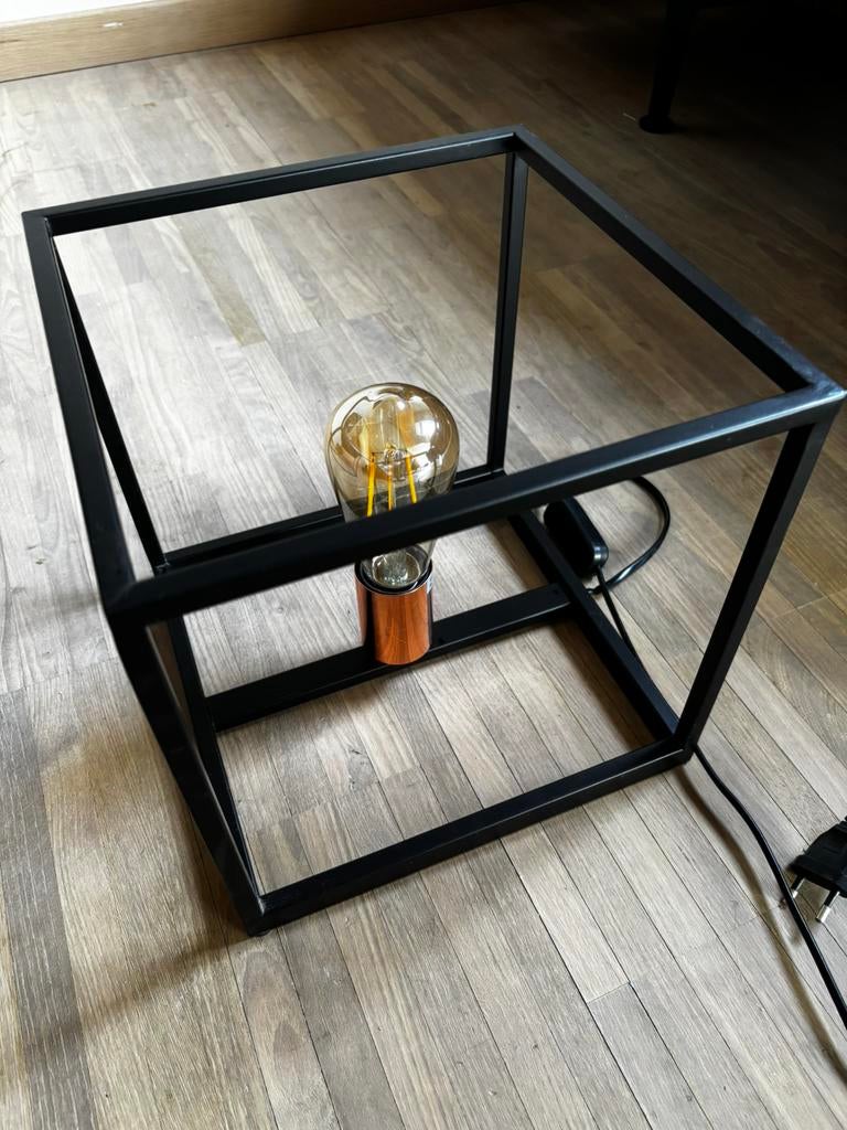 Kubusvormige zwart metalen tafellamp (2x), Enlèvement, Comme neuf, Métal