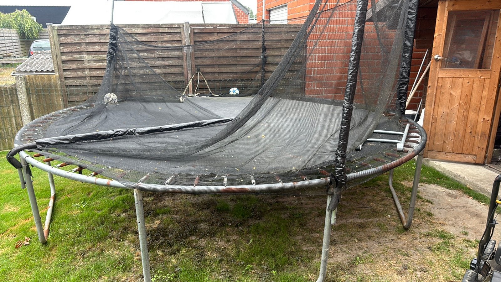 Trampoline gratis, Enfants & Bébés, Jouets | Extérieur | Trampolines, Enlèvement, Utilisé