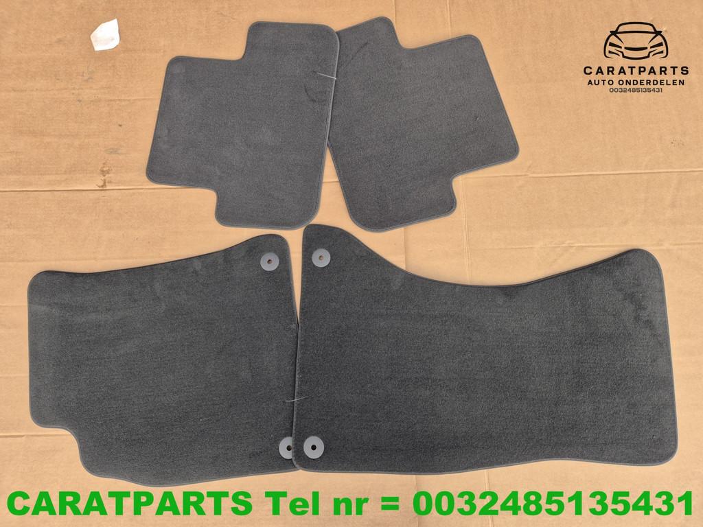 8K1863691F 8K0864450B Audi A5 Matten set A5 vloermatten A4, Gebruikt, AUDI AG, Auto-Union-Strasse 1
85045  Ingolstadt, DE, Audi