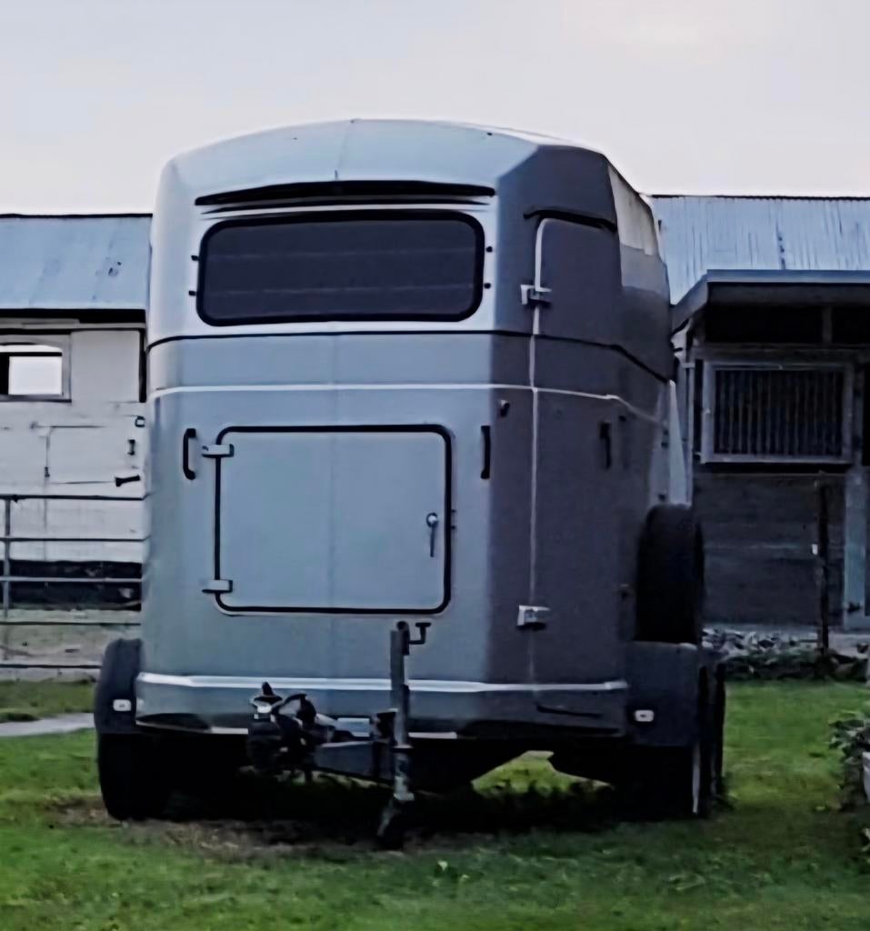Front en sluitingsbar voor Westfalia Jupiter, Merrie