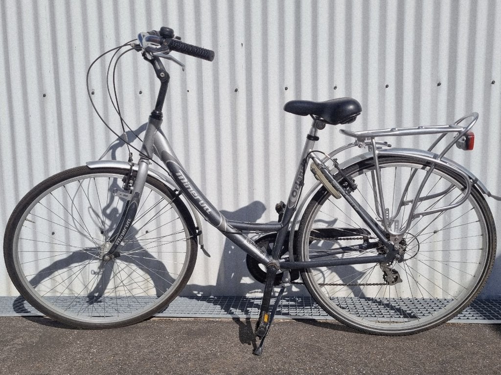 28 Inch damesfiets, Fietsen en Brommers, Velgrem, Versnellingen, Zo goed als nieuw, Ophalen
