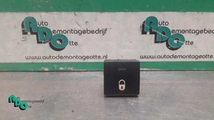 Commutateur verrouillage central des portes d'un Citroen Ber, -, 3 mois de garantie, Utilisé, -