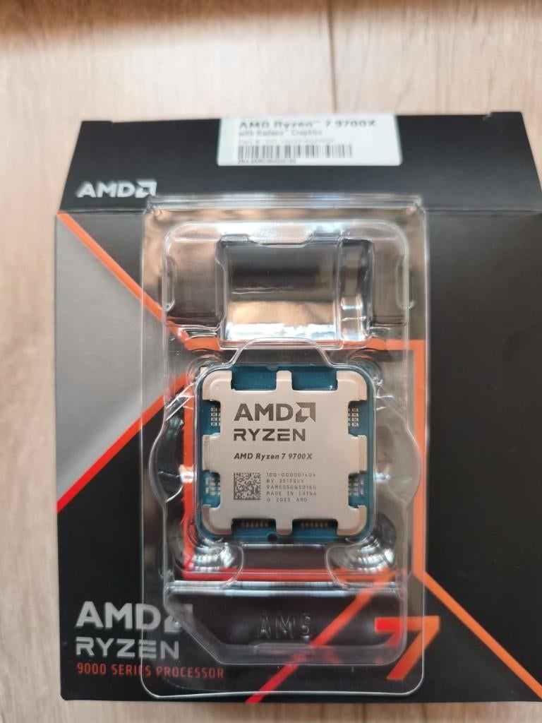 AMD Ryzen 7 9700X, 3,8 GHz (5,5 GHz Turbo Boost) socket AM5, Ophalen of Verzenden, Zo goed als nieuw
