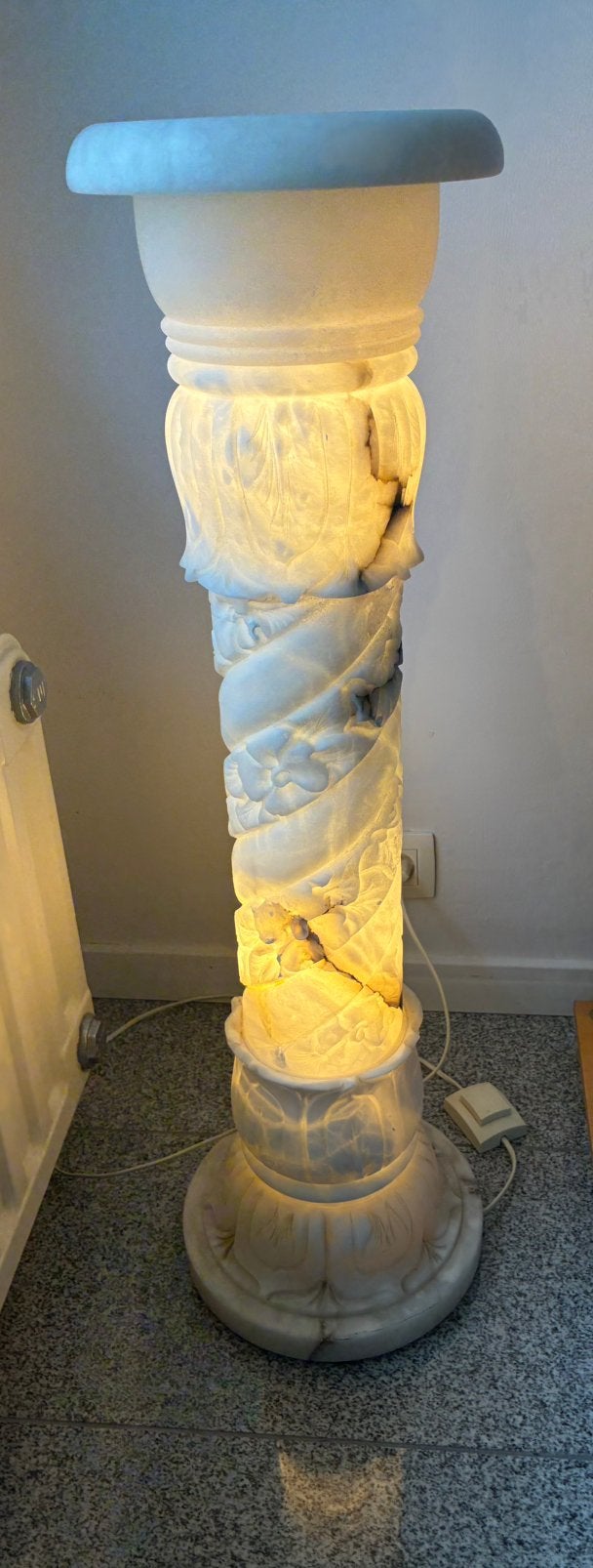 Mooie stenen lamp van Spaans albast., Huis en Inrichting, Ophalen, Zo goed als nieuw
