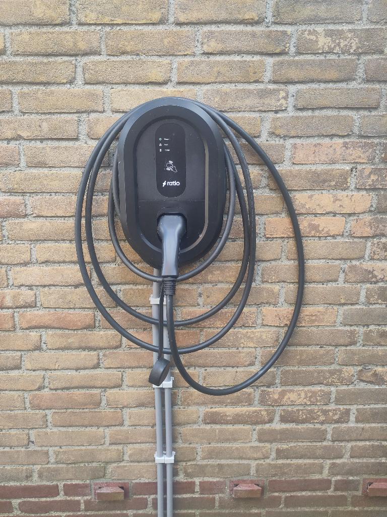 Station de charge Ratio io6, énergie solaire et équilibrage, Autos : Divers, Bornes de recharge, Comme neuf, Borne de recharge et Câble de charge