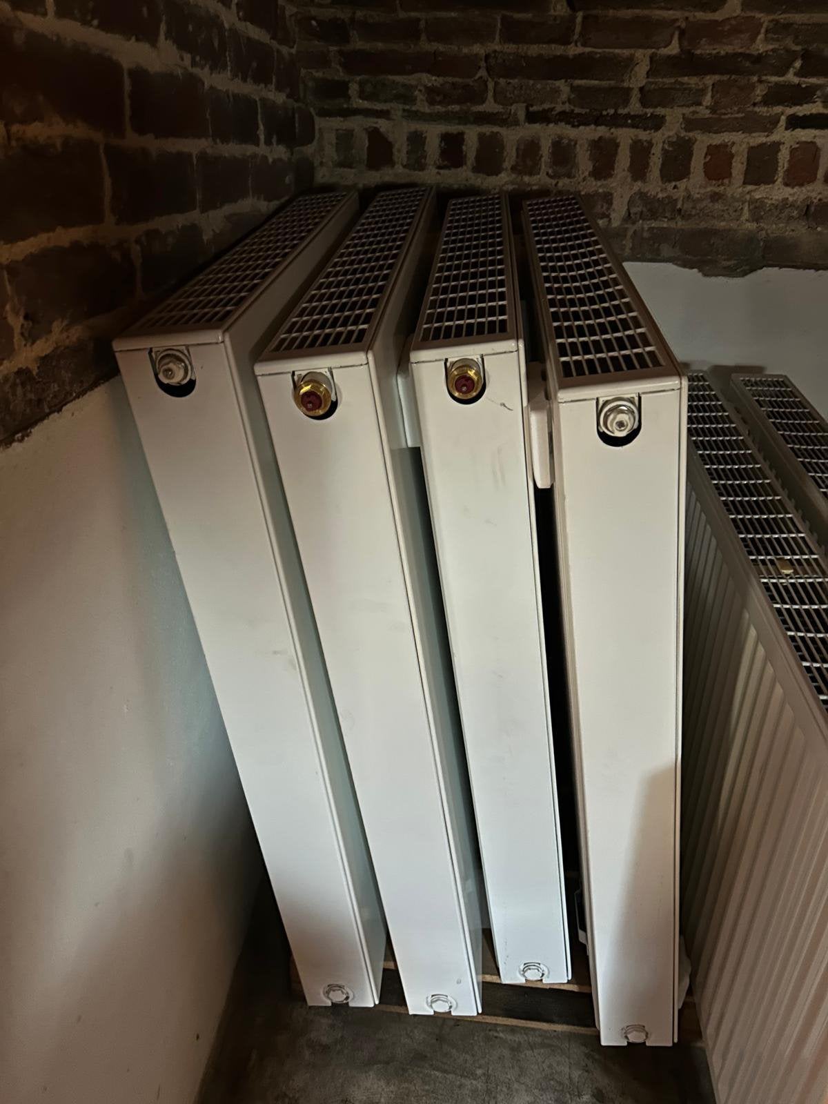 Radiatoren Henrad eco 8 vlakke, Doe-het-zelf en Bouw, Verwarming en Radiatoren, Ophalen, Zo goed als nieuw, Radiator