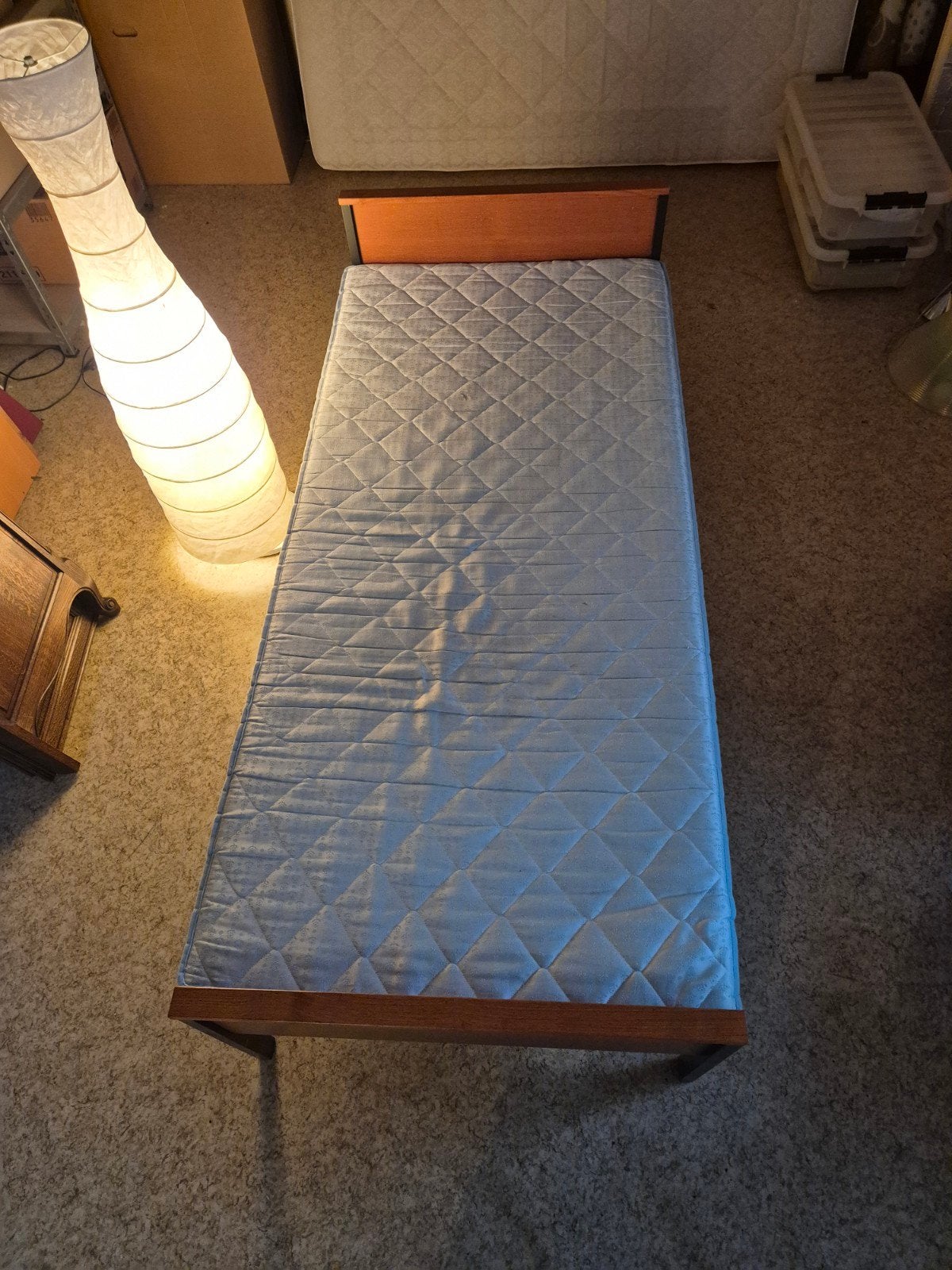 Gratis 1 persoonsbed inclusief matras!, Ophalen