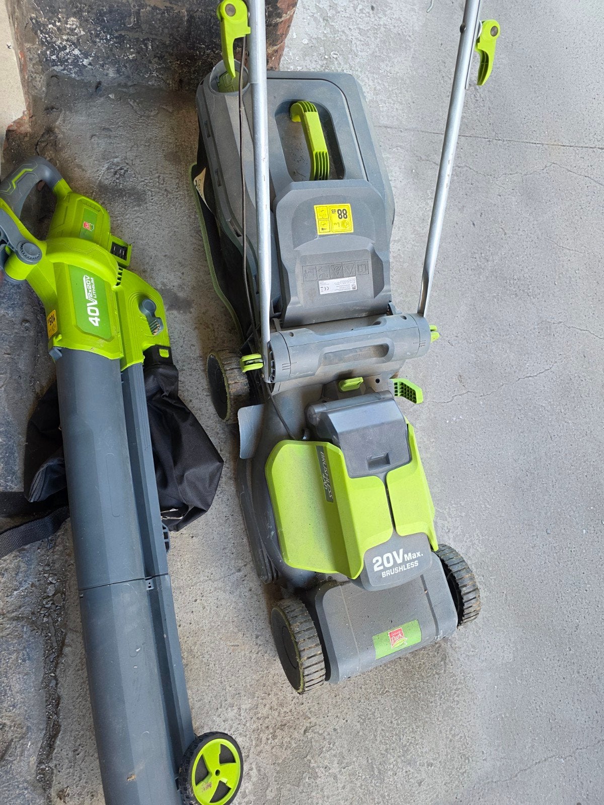 a vendre mot de tondeuse et souffleur sur batterie, Jardin & Terrasse, Central Park, Porté à la main, Enlèvement, Utilisé
