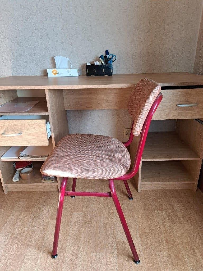 bureau met stoel, Natuurlijk, Ophalen, Gebruikt, Schoolbureau