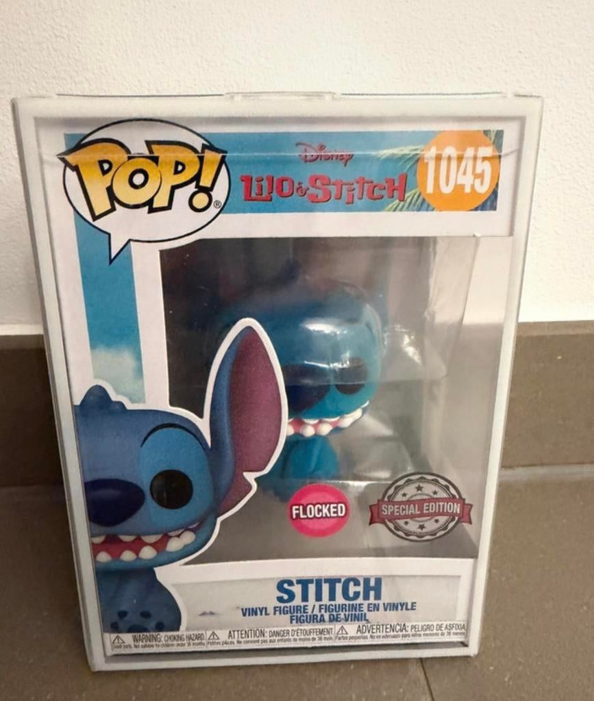 Funko Pop Stitch 1045 Flocked Glow + protector, Ophalen, Zo goed als nieuw