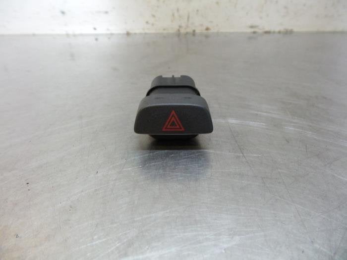 Commutateur éclairage d'urgence d'un Ford Focus (Focus 04-), -, 3 mois de garantie, -, -
