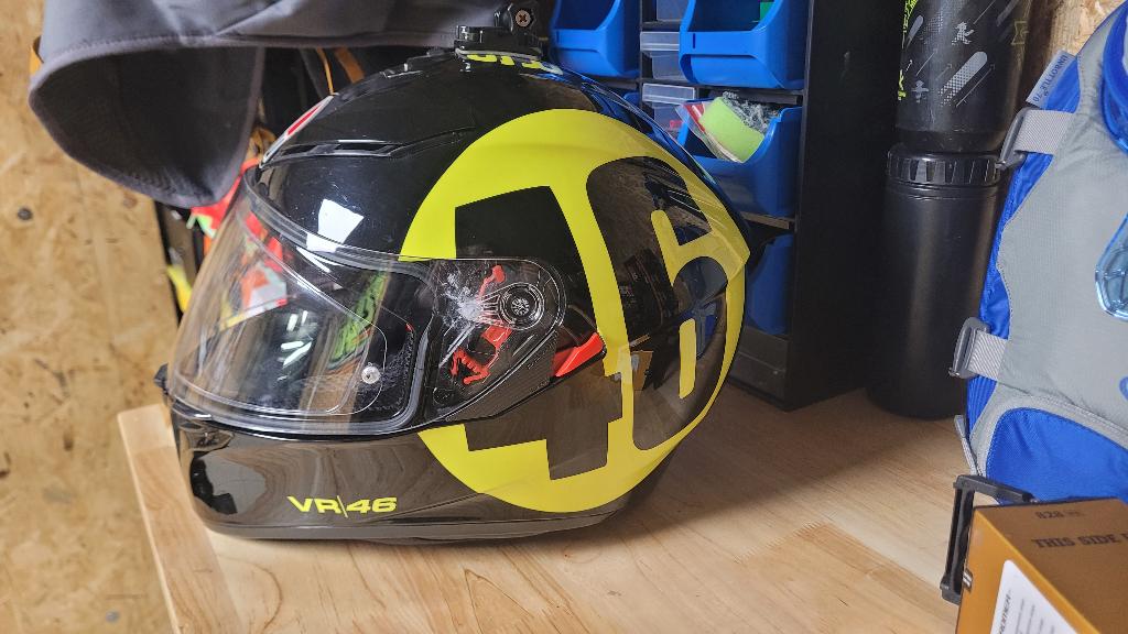 AGV motorhelm VR46 edition, Motos, Vêtements | Casques de moto, Casque intégral, M, AGV, Seconde main, Enlèvement ou Envoi