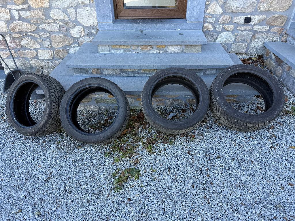4x pneus hivers 235/45 18, Autos : Pièces & Accessoires, Pneus hiver, Véhicule de tourisme, Enlèvement, Pneu(s)