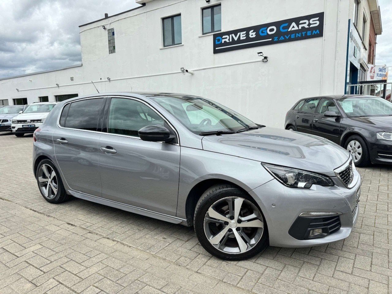 Peugeot 308 1.2i GT Line FULL OPTION * 1 JAAR GARANTIE *, Autos, Cuir, Argent ou Gris, Achat, Euro 6