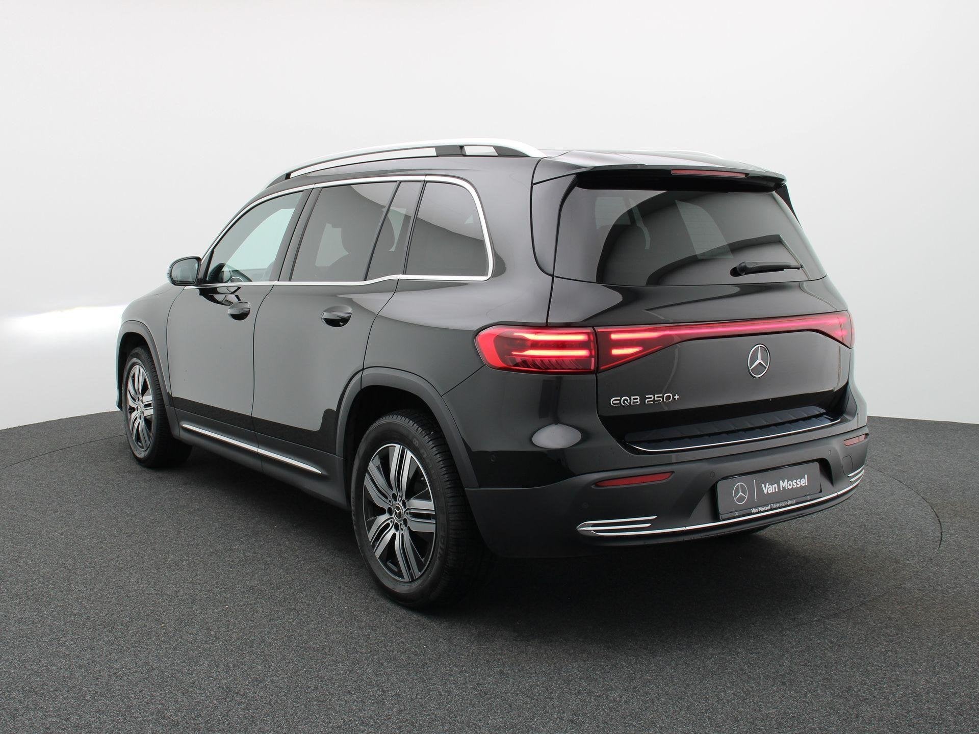 Mercedes-Benz EQB 250+ Luxury Line + 7 ZITPLAATSEN + CARPLAY, Auto's, 2005 kg, Gebruikt, 71 kWh, 5 deurs