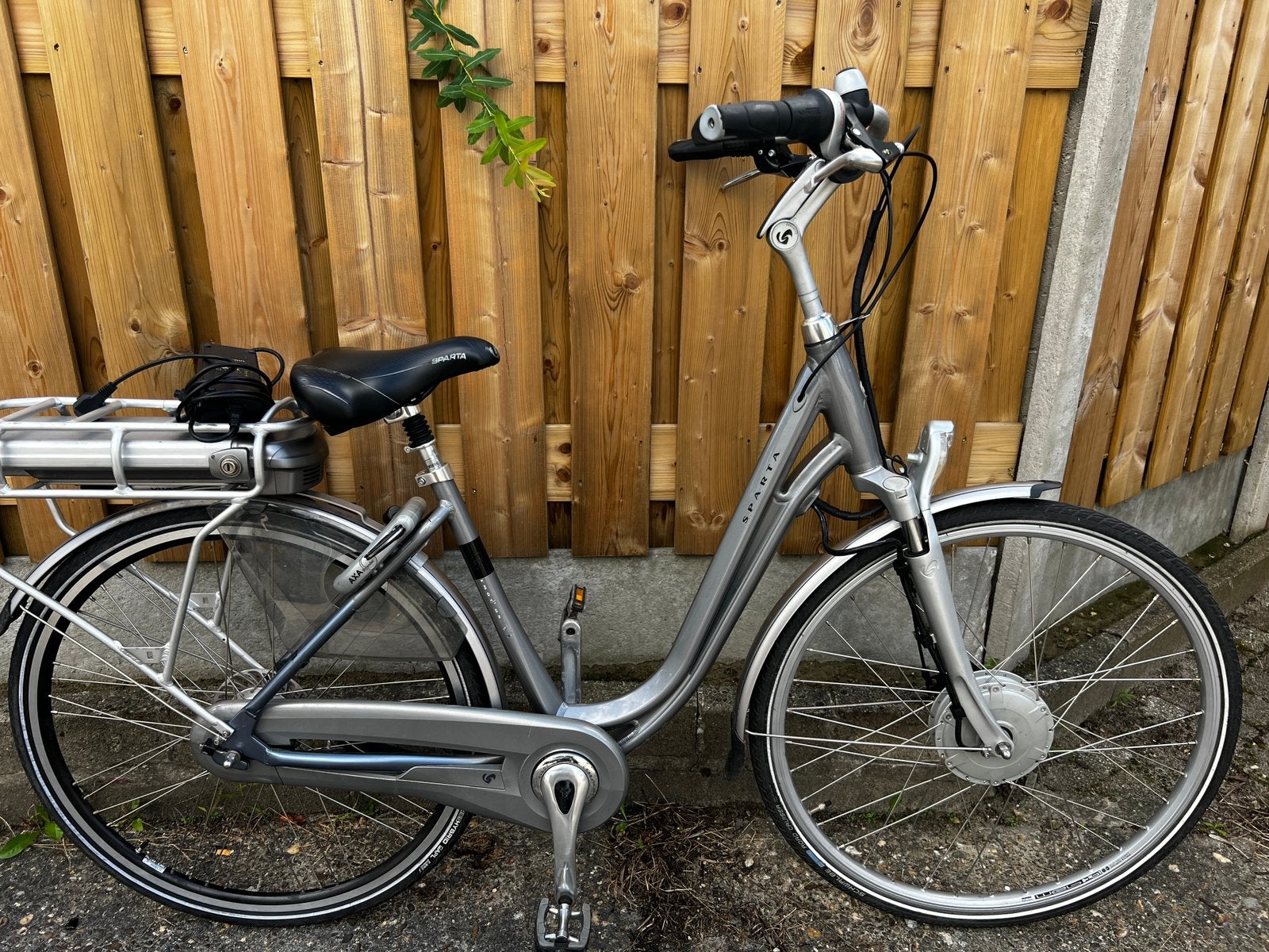 Elektrische fiets sparta28 inch, Vélos & Vélomoteurs, Vélos électriques, Comme neuf, Enlèvement, 30 à 50 km par batterie, 51 à 55 cm