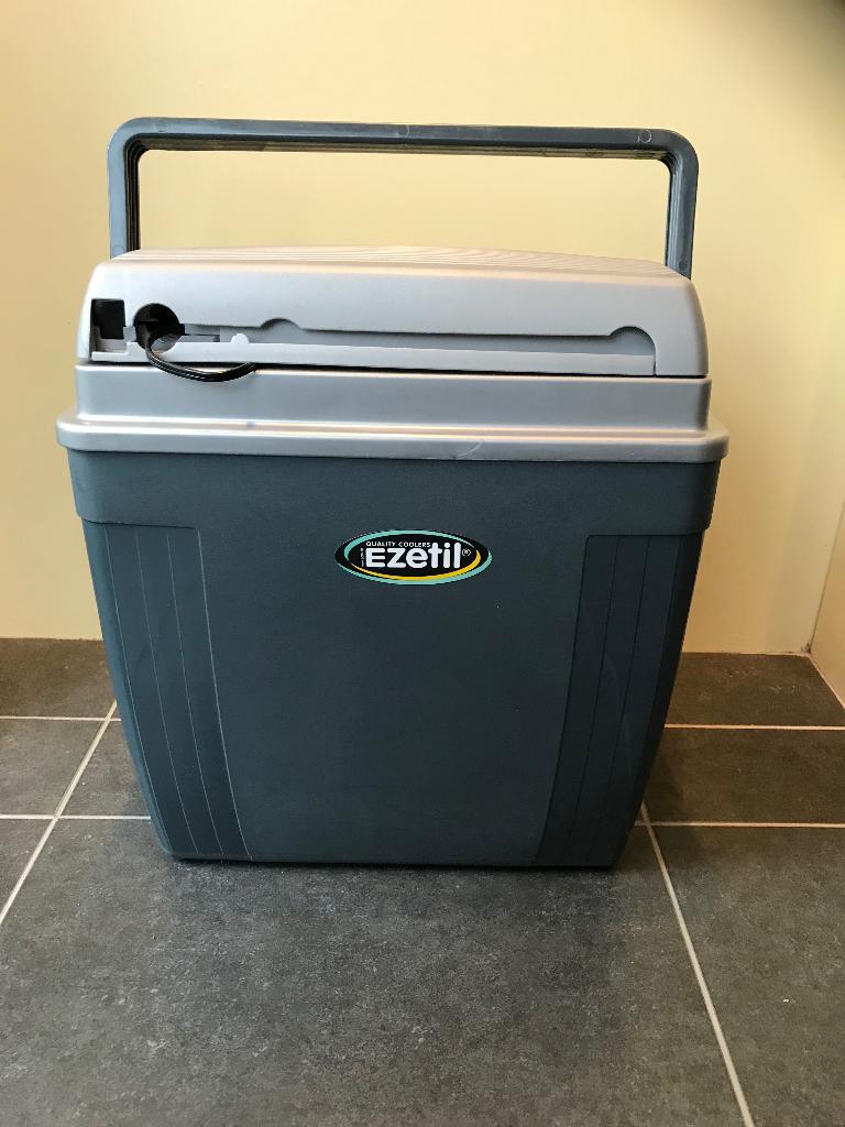 Glacière Électrique Ezetil LCD 12V + Transfo Camping gaz, Caravanes & Camping, Enlèvement, Utilisé, Glacières, Électrique