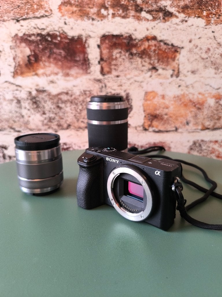 Boitier Sony A6500 + 2 batteries, TV, Hi-fi & Vidéo, Enlèvement ou Envoi, Utilisé, Appareil photo hybride, Sony