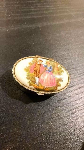 Magnifique ancien pilulier en porcelaine, Antiquités & Art, Enlèvement ou Envoi
