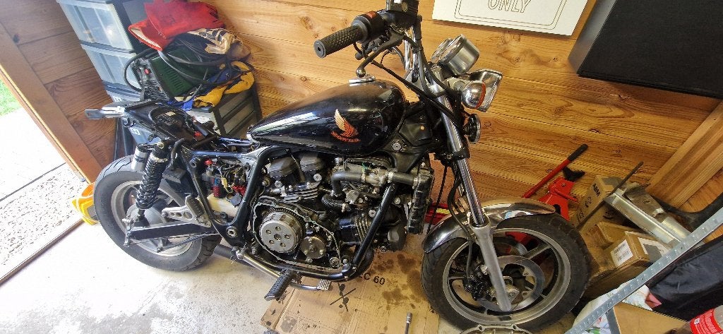 Honda VF700C Magna V45 700cc - 1986 - Belgische O papieren, Motoren, 700 cc, Cardan-aandrijving, 4 cilinders, Gebruikt