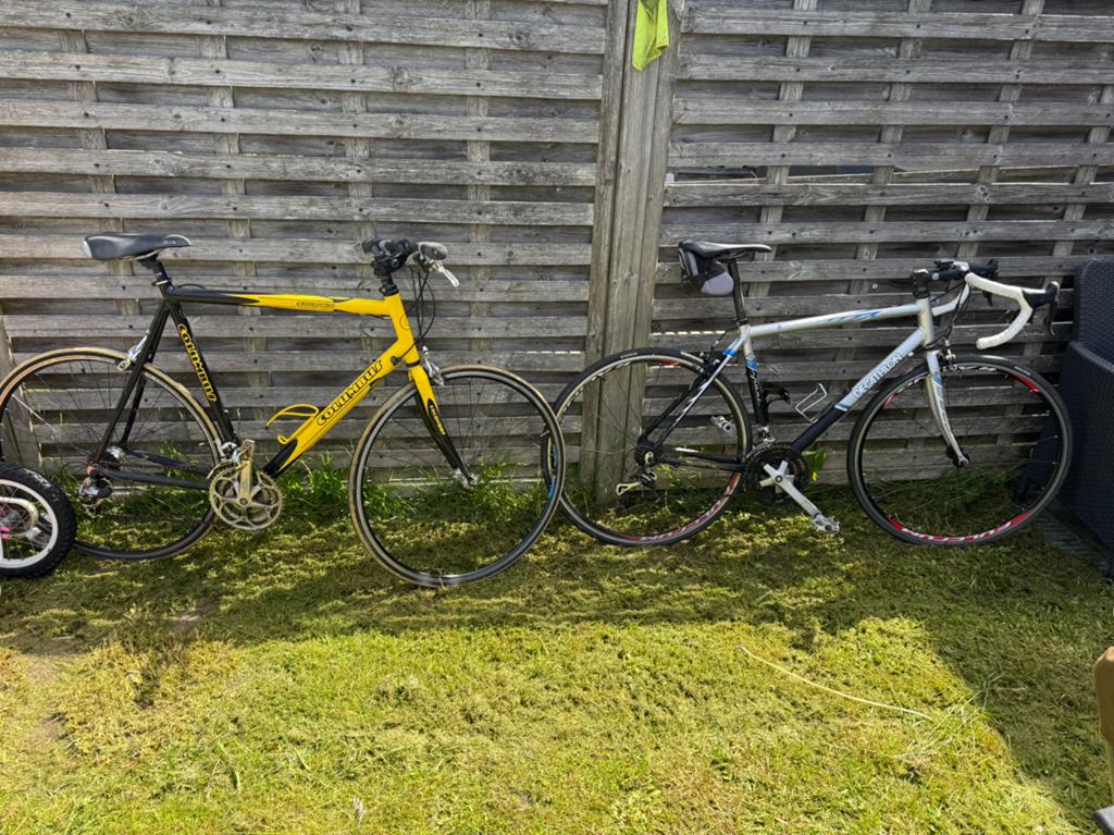 2 racefietsen, Enlèvement