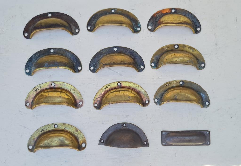 10 bouton tiroirs d'internat britannique original George Rex, Enlèvement ou Envoi, Cuivre