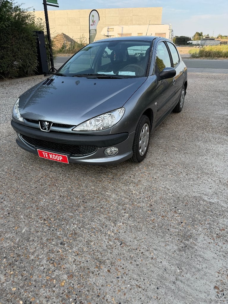 Peugeot 206 Manueel, Auto's, https://public.car-pass.be/vhr/7a8b83ab-0ee5-436d-8982-f8f64f0f469e, Stof, 1360 cc, 4 cilinders
