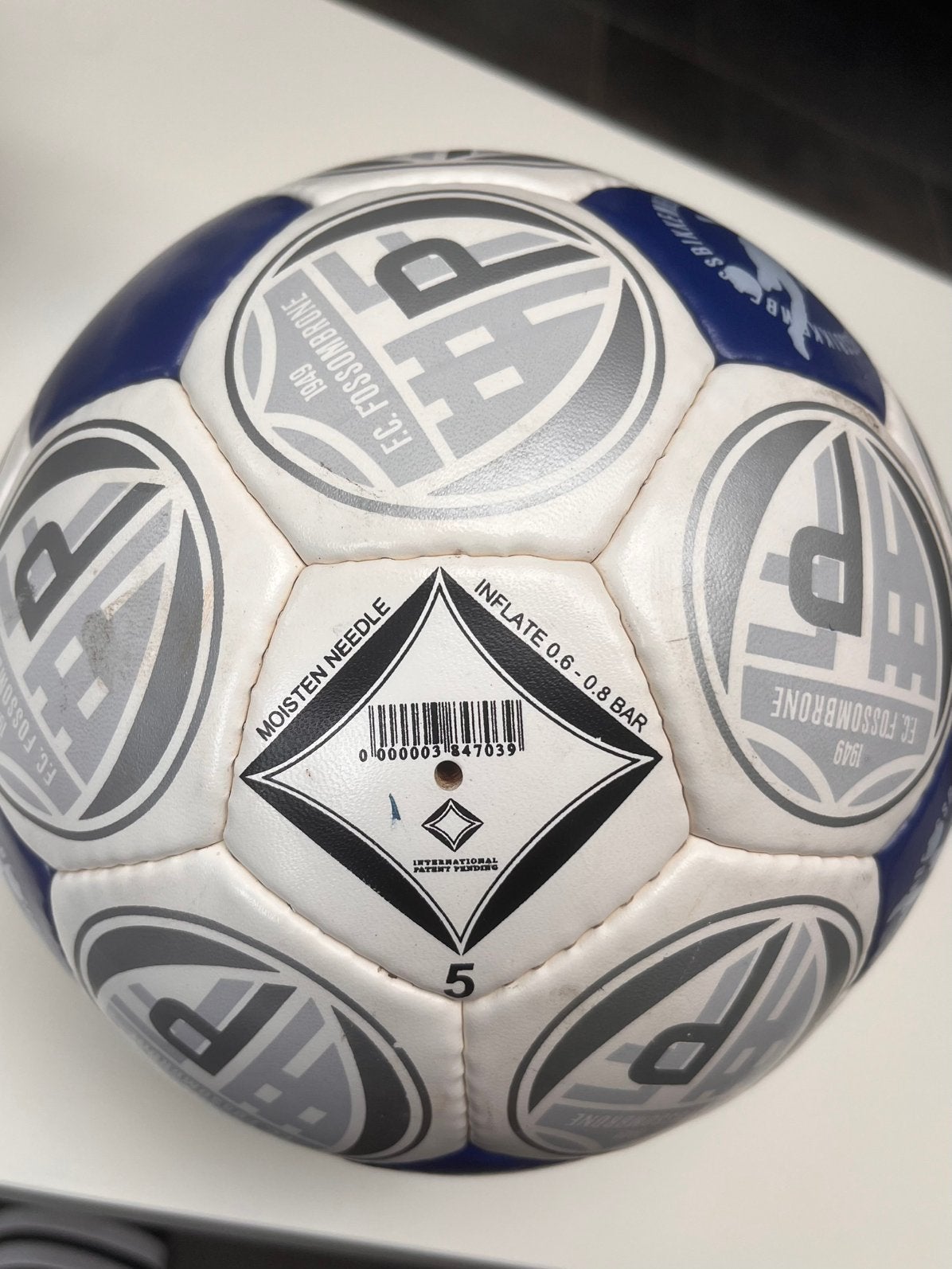 Lederen voetbal, Enlèvement, Comme neuf