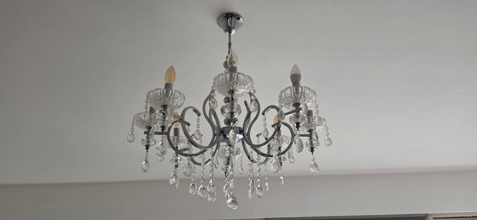 Lustre de Salon, Enlèvement