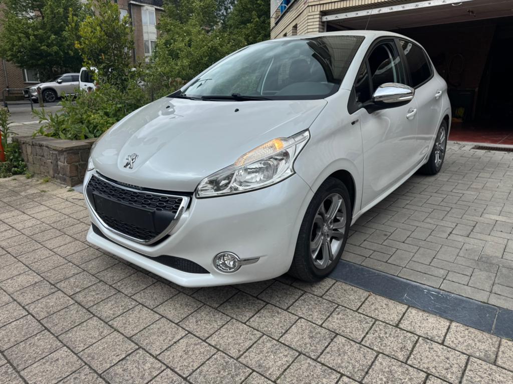 Peugeot 208 1.2i style. Blanc Nacre  96200 km carpass, Achat, USB, Particulier, Blanc
