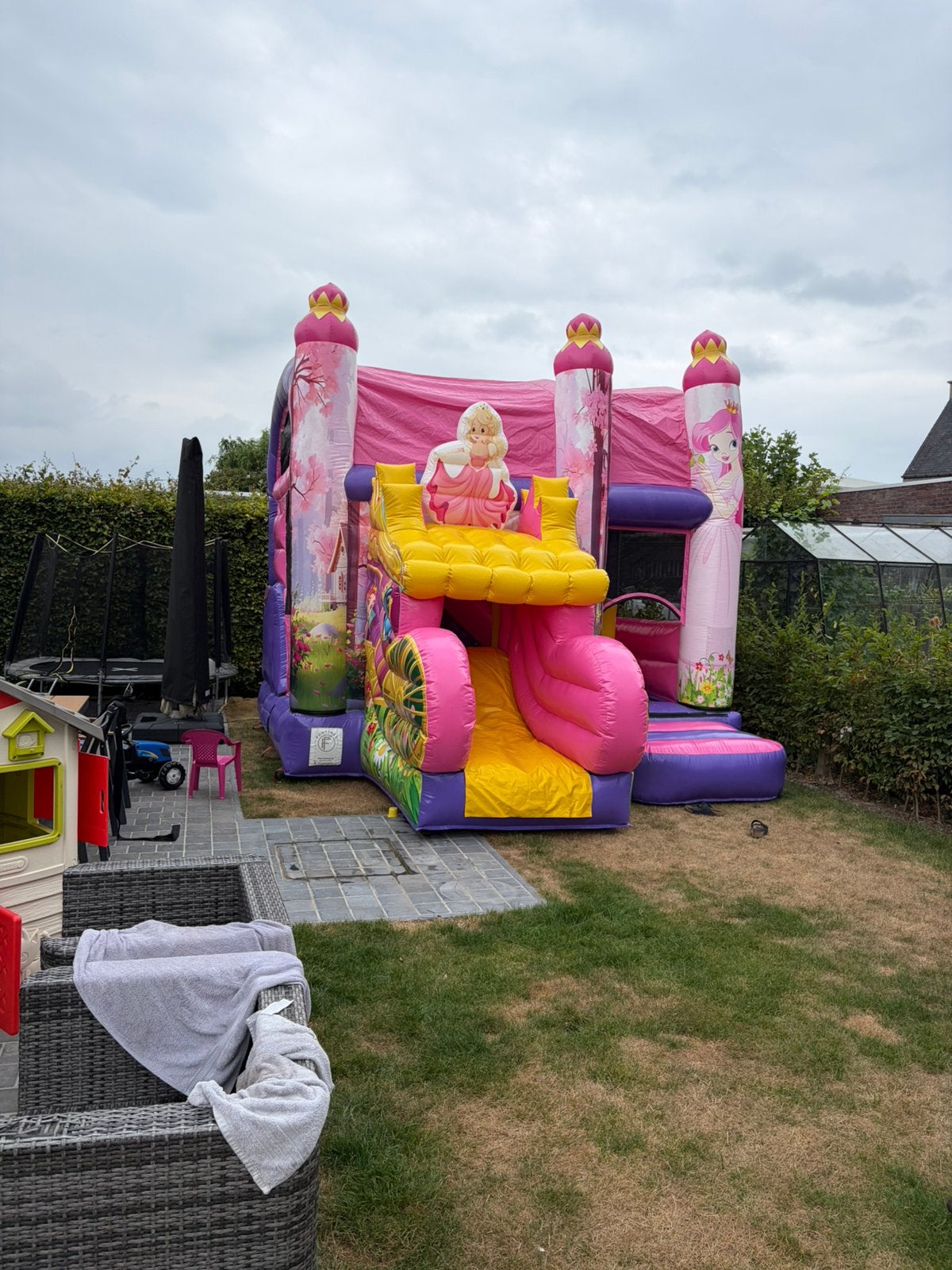 Pinsensen multiplaye Springkasteel te huur, Enlèvement ou Envoi, Comme neuf