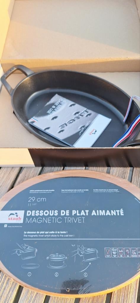 Staub ovenschaal 28 en magnetische onderlegger nieuw, Gietijzer, Nieuw, Ophalen of Verzenden, Keramische plaat