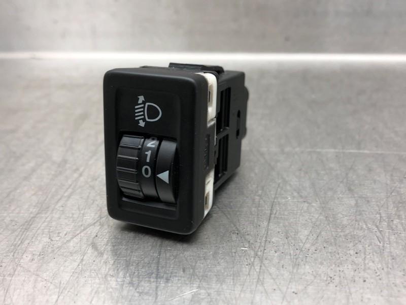 KOPLAMP IHV SCHAKELAAR Suzuki Celerio (LF) (|7X02SD|), Gebruikt, Suzuki