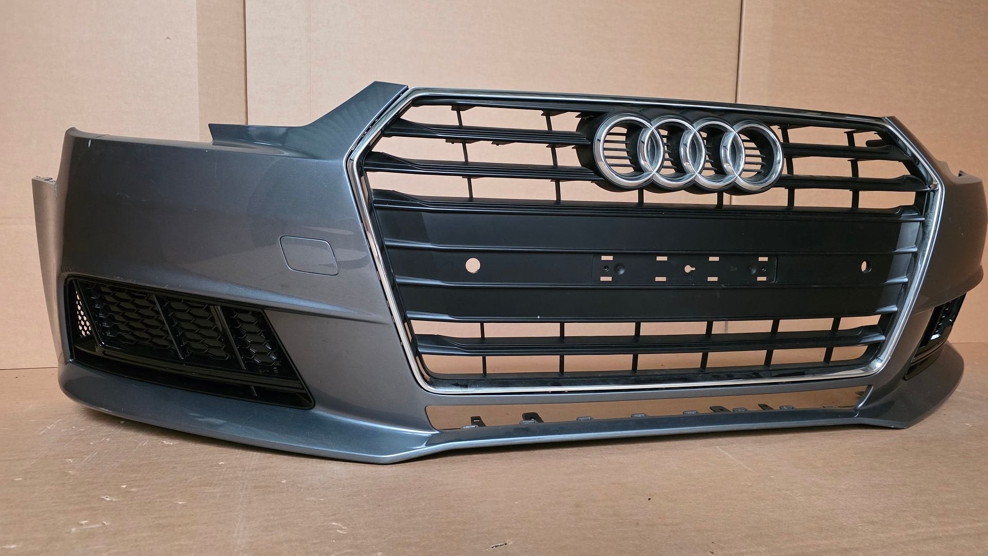 Voorbumper Audi A4 B9 8W ORGINEEL 8W0807437 2016-2019 BUMPER, Auto-onderdelen, Gebruikt, -, Voor, Bumper